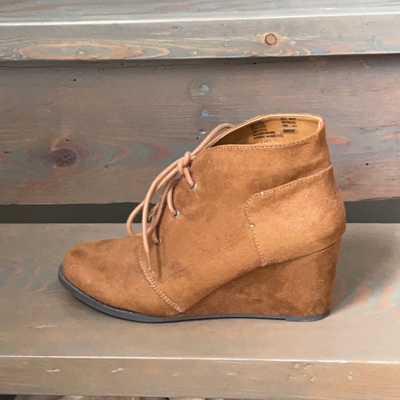 Brown Suede Booties - Sz 10 - Picture 4 of 5